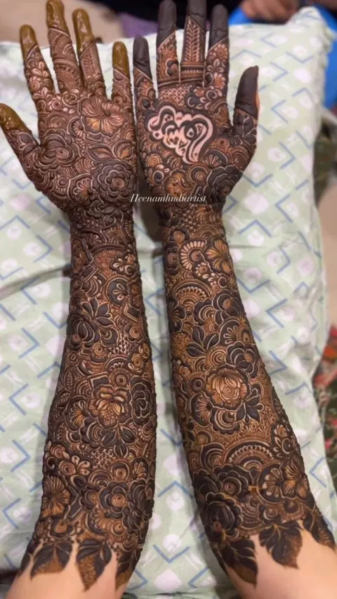 bridal indian figure foot mehndi design