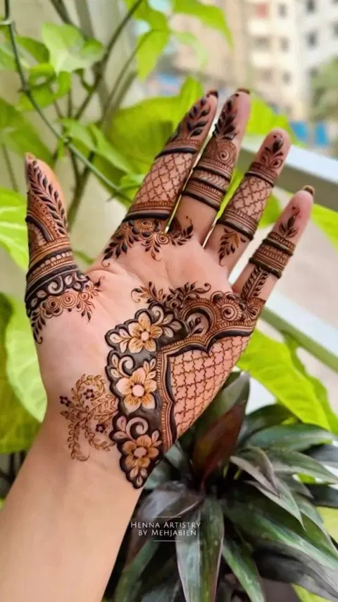 aesthetic arabic flower front hand mehndi design