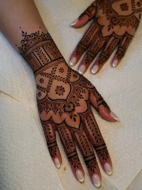 bridal simple back hand mehndi design
