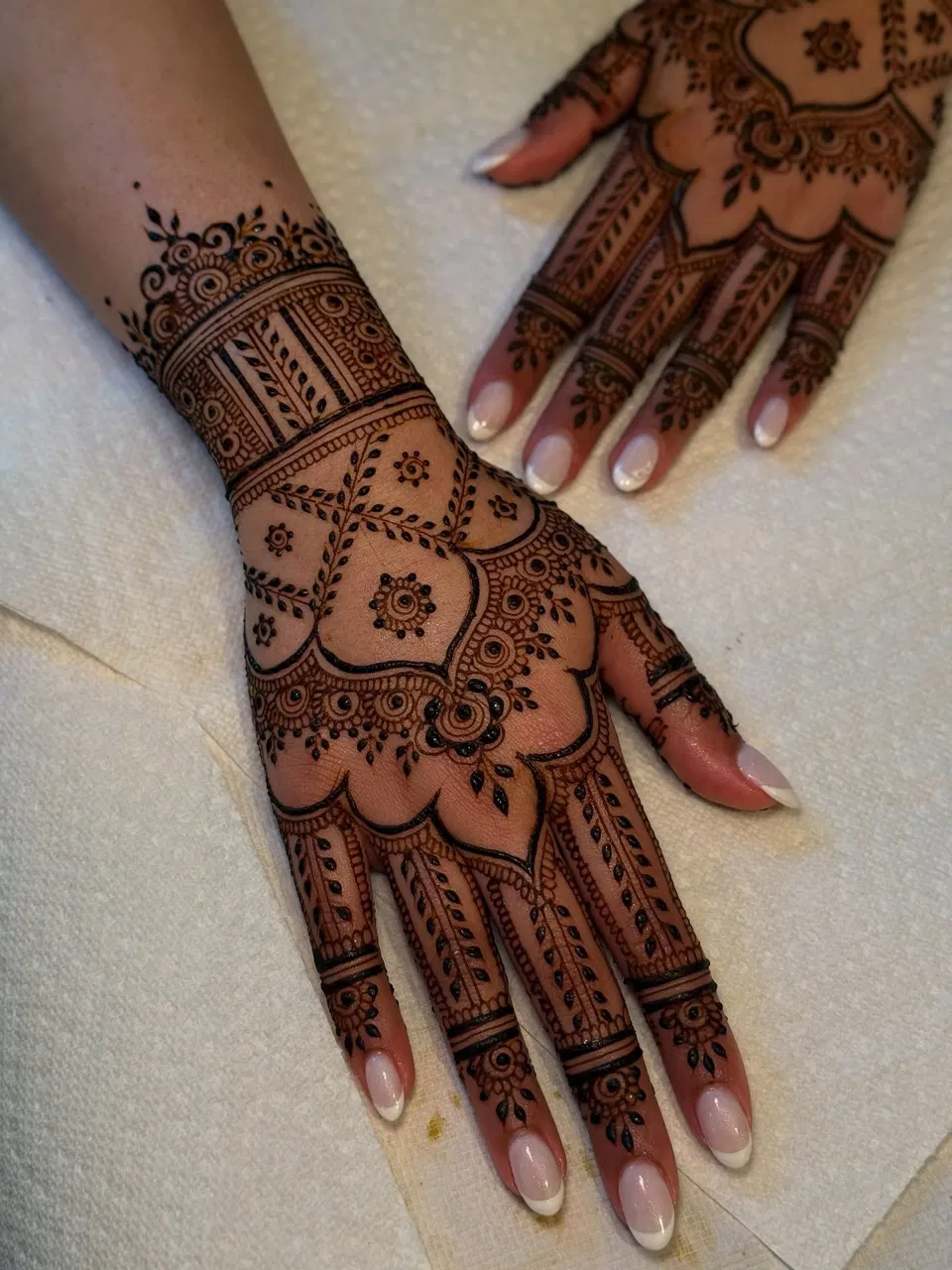 Bridal Simple Back Hand Mehndi Design (9)