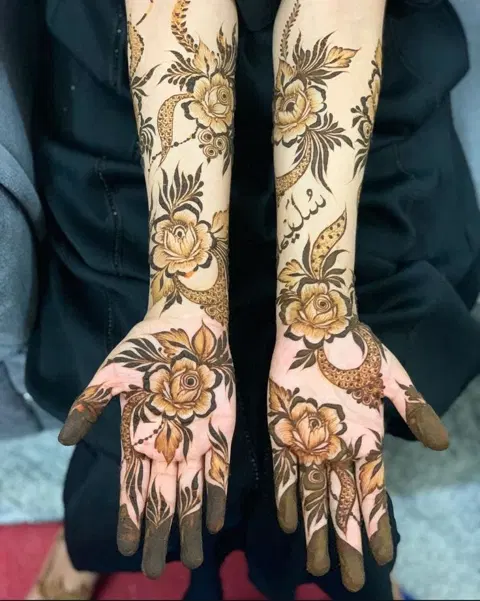aesthetic arabic circle finger mehndi design