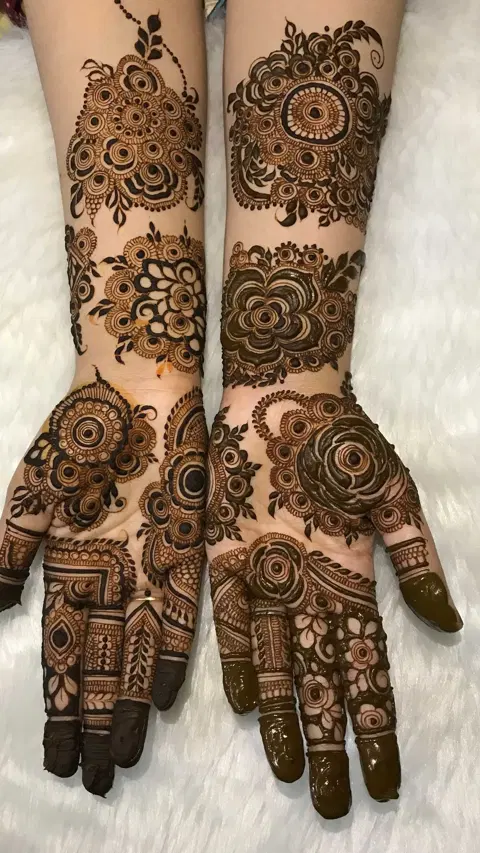 aesthetic arabic flower finger mehndi design