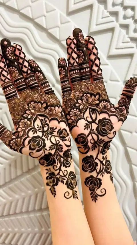 aesthetic arabic flower foot mehndi design