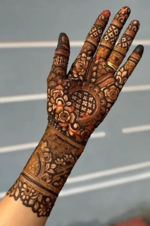 aesthetic bridal front hand mehndi design