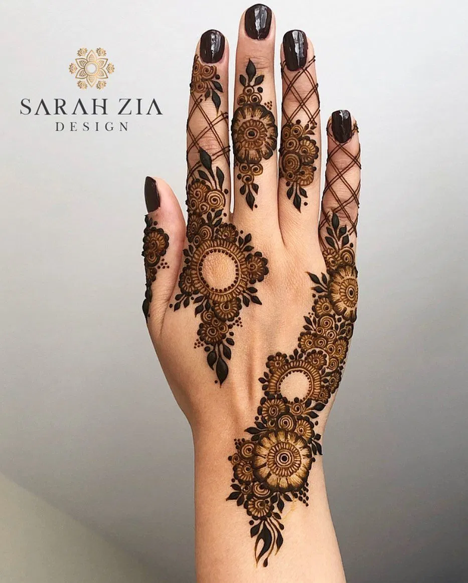 Aesthetic Arabic Back Hand Mehndi Design with Gol Tikki, Flowers and Lotus for Eid (20)