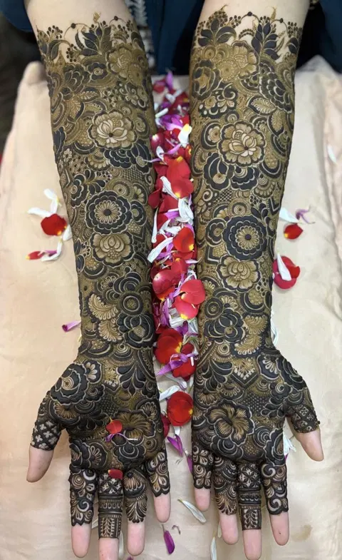 bridal stylish flower full hand mehndi design