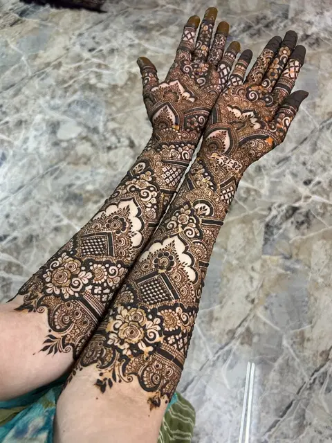 bridal stylish jaal foot mehndi design