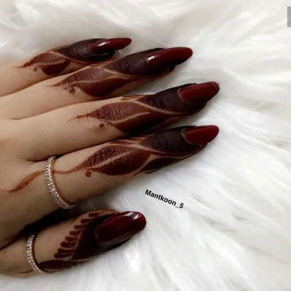Stylish Finger Mehndi Design for Sawan