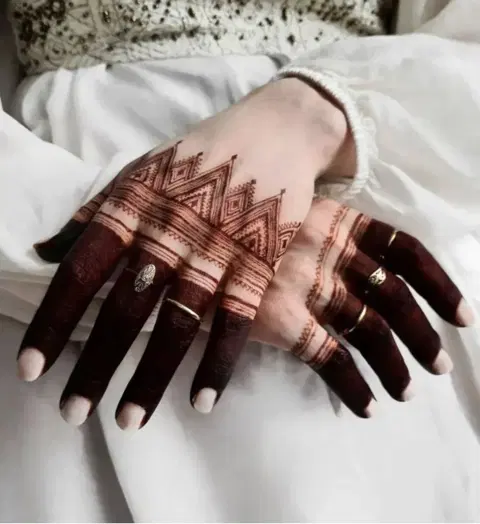 aesthetic bridal flower back hand mehndi design