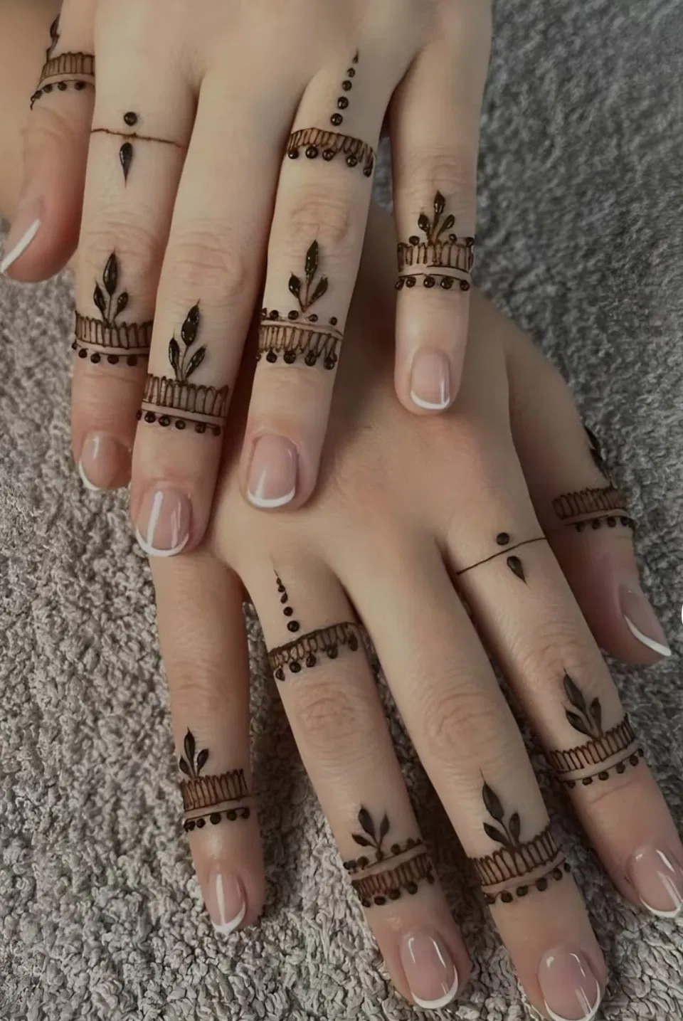 Aesthetic Arabic Back Hand Mehndi Design with Lotus (3)