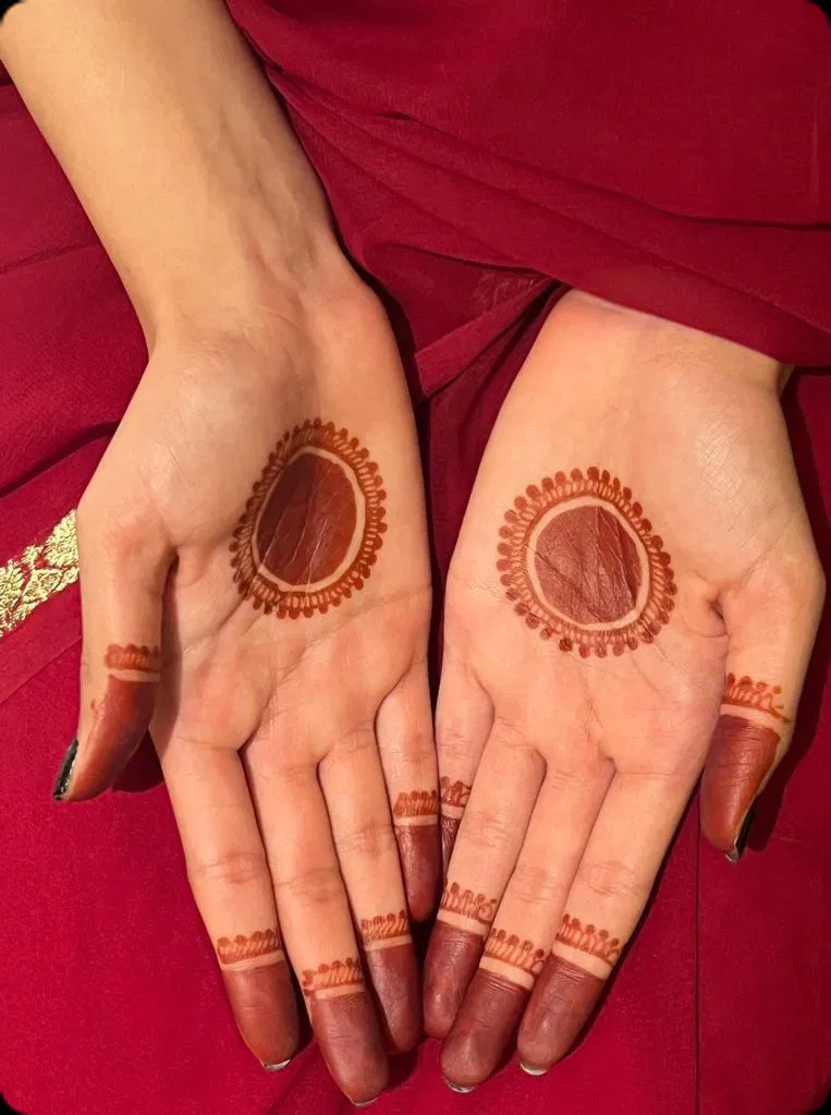 Aesthetic Indian Finger Mehndi Design with Gol Tikki for Diwali (2)