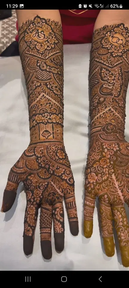 bridal stylish figure front hand mehndi design