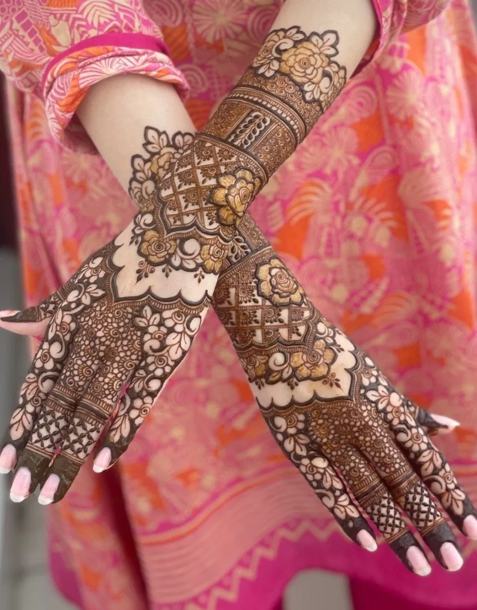 Bridal Pakistani Back Hand Mehndi Design with Jaal for Engagement