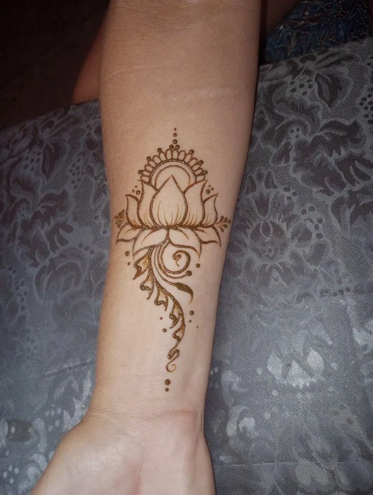Arabic Simple Arm Mehndi Design with Lotus