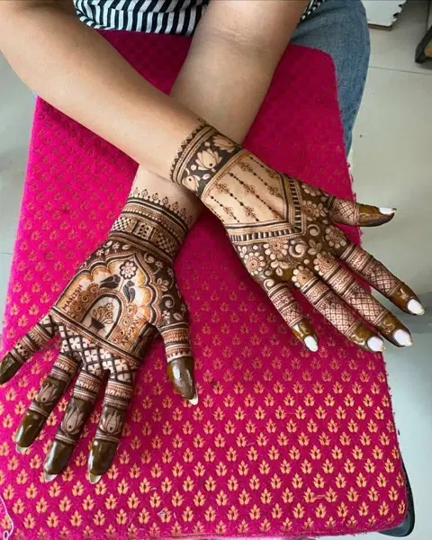 simple stylish jaal back hand mehndi design