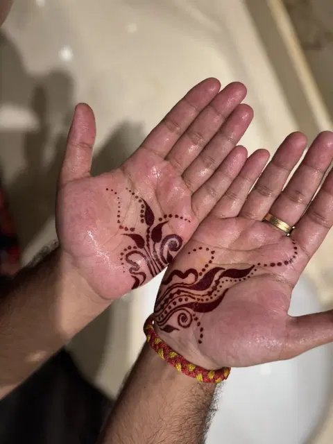 simple circle front hand mehndi design