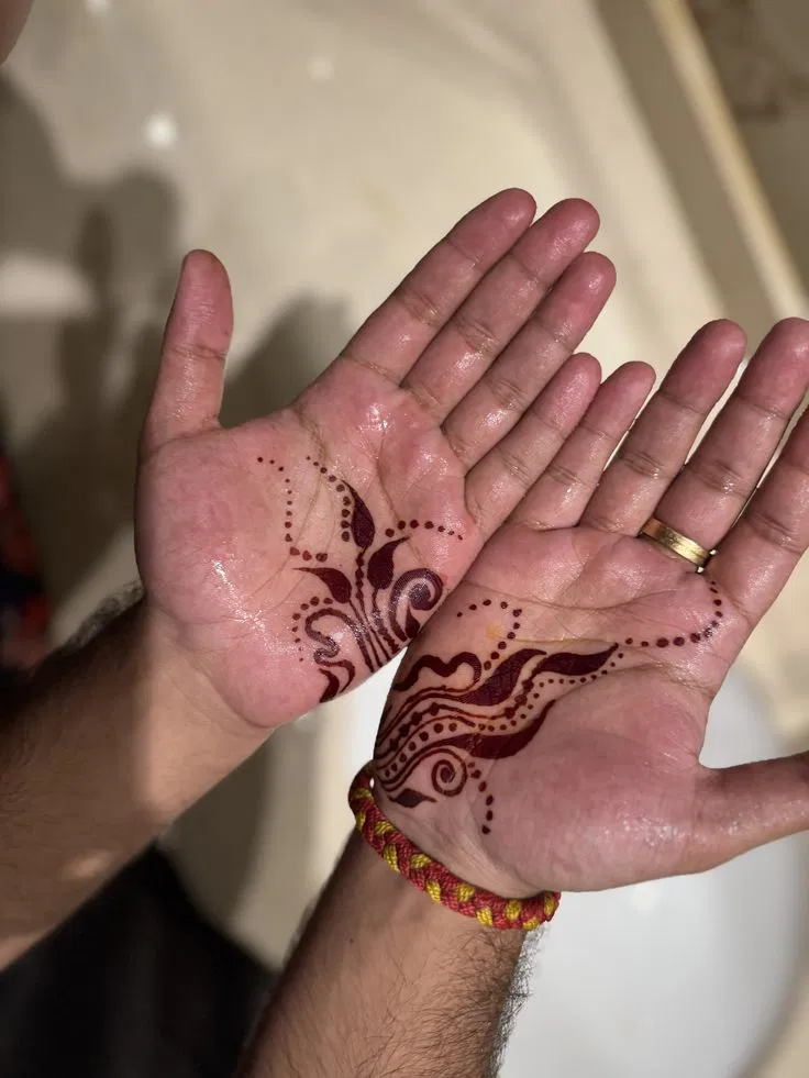 Simple Front Hand Mehndi Design with Gol Tikki (10)