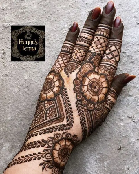 arabic stylish back hand mehndi design