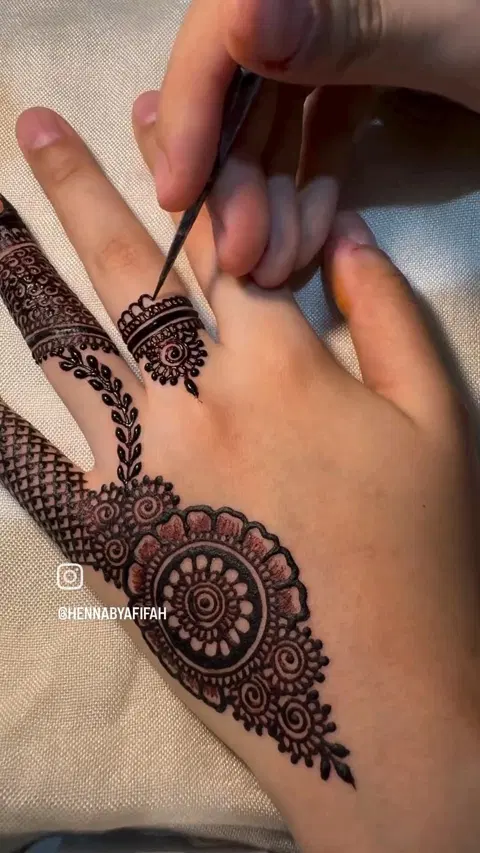arabic simple bel back hand mehndi design