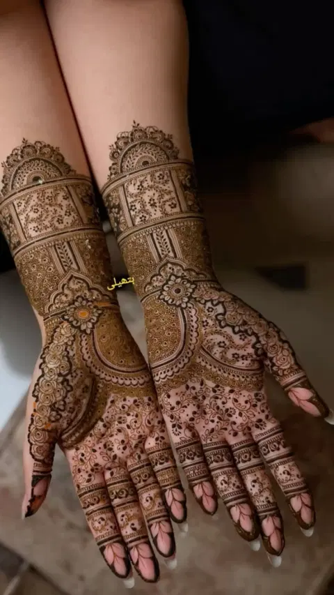 bridal royal figure front hand mehndi design