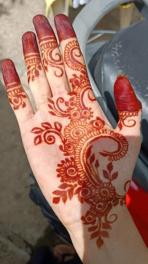 aesthetic arabic bel finger mehndi design