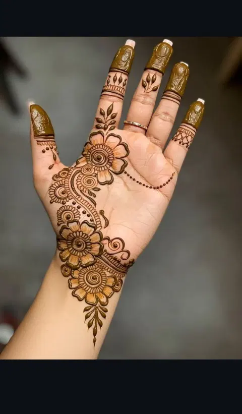 aesthetic arabic bel front hand mehndi design