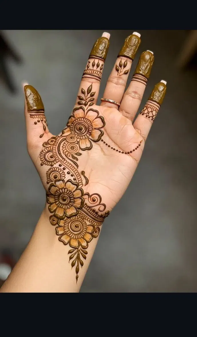 Aesthetic Arabic Front Hand Mehndi Design with Bel (10)