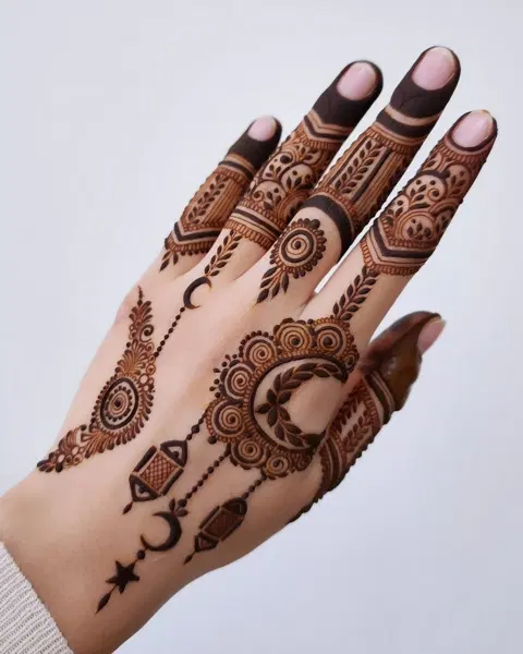 aesthetic simple circle back hand mehndi design