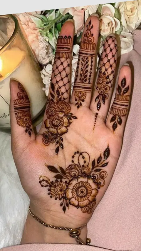 arabic simple circle back hand mehndi design