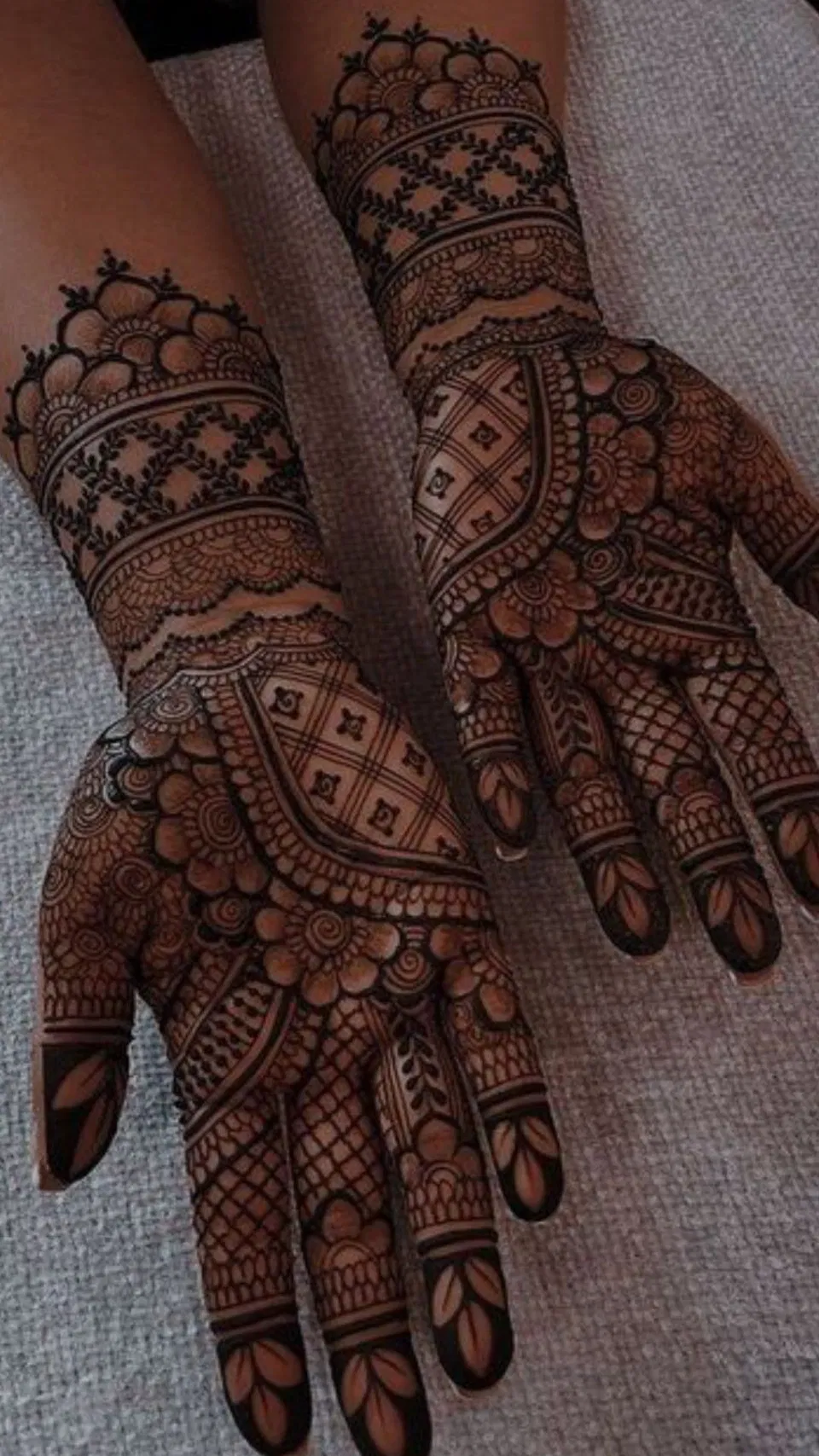 Bridal Indian Front Hand Mehndi Design for Diwali (5)
