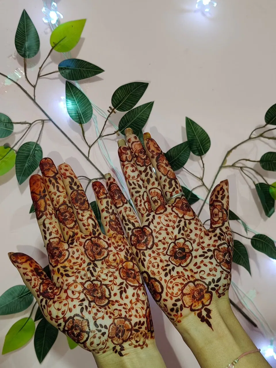 Aesthetic Front Hand Mehndi Design (2)
