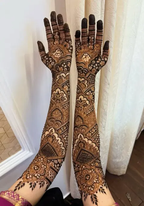 bridal stylish figure finger mehndi design