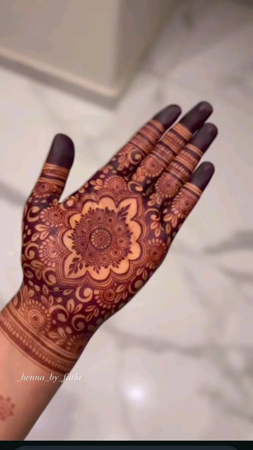 Simple Stylish Finger Mehndi Design with Flowers (3)