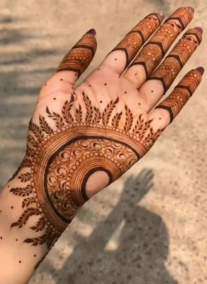 Aesthetic Stylish Front Hand Mehndi Design with Moon