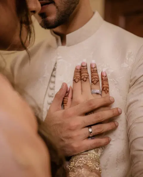 aesthetic bridal figure back hand mehndi design