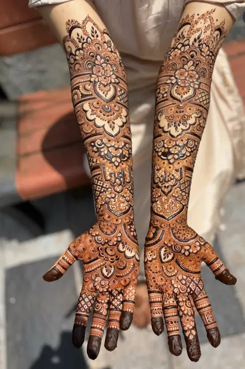 bridal stylish arm mehndi design