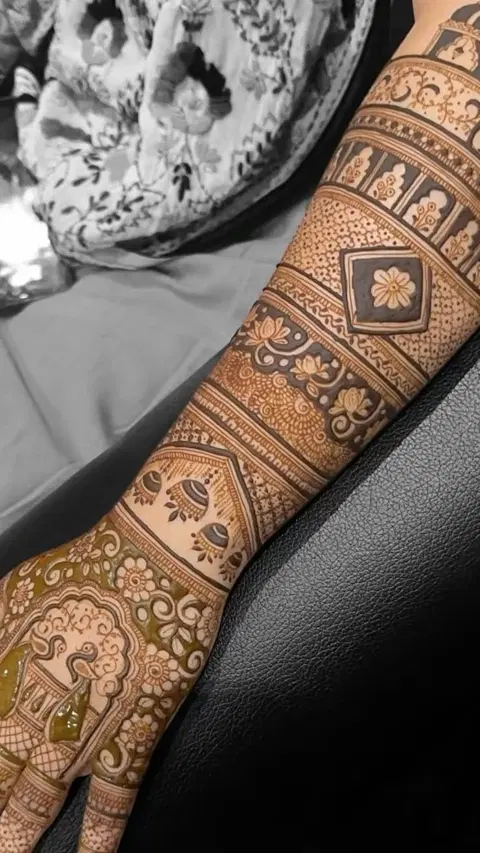 bridal stylish figure back hand mehndi design