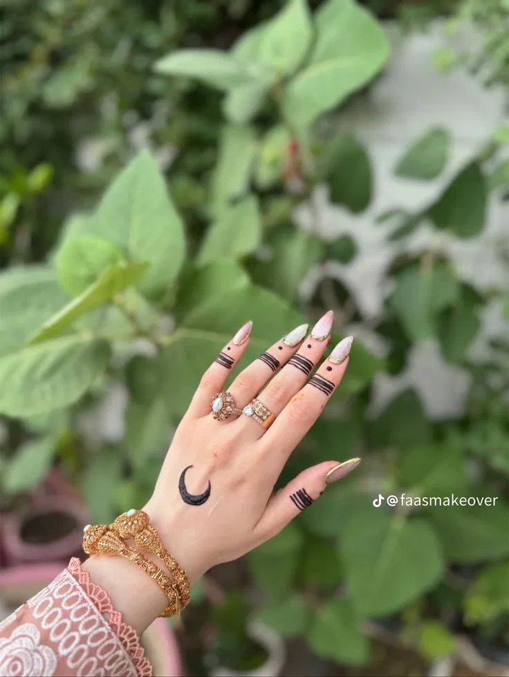 Simple Stylish Back Hand Mehndi Design with Moon (2)