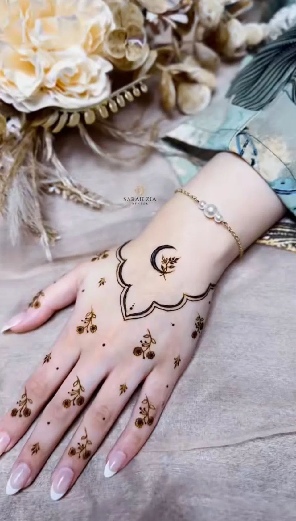 Simple Stylish Back Hand Mehndi Design with Gol Tikki, Flowers and Moon (2)