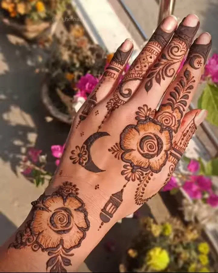 Arabic Simple Back Hand Mehndi Design with Gol Tikki, Flowers and Moon for Eid (3)