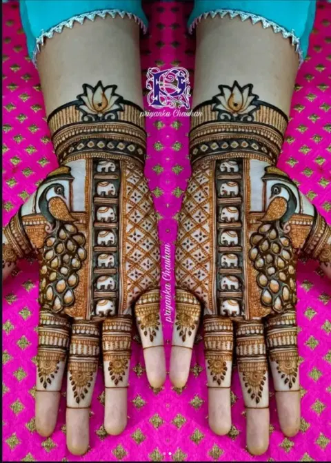 arabic stylish figure foot mehndi design