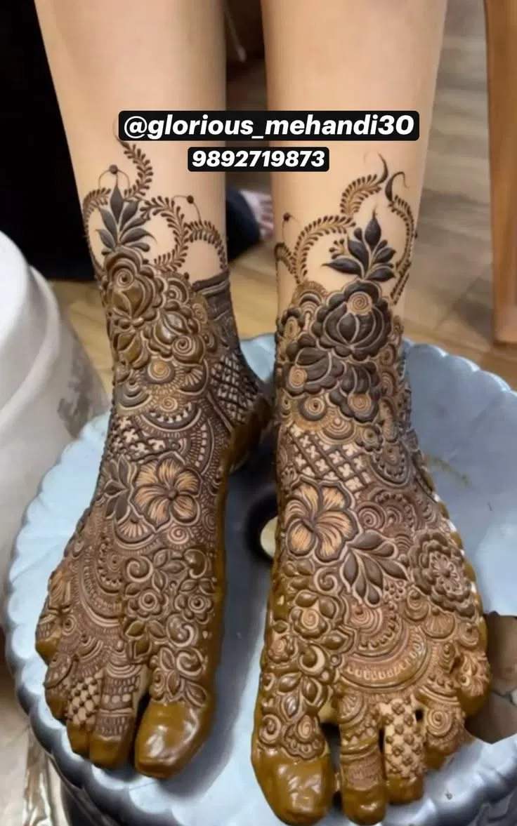 Bridal Stylish Foot Mehndi Design with Figures and Flowers (2)