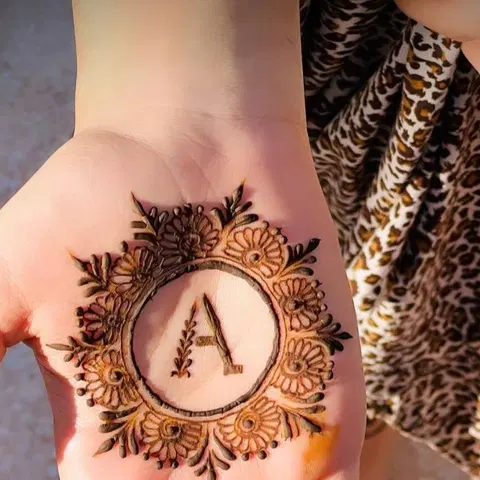 simple stylish moon front hand mehndi design