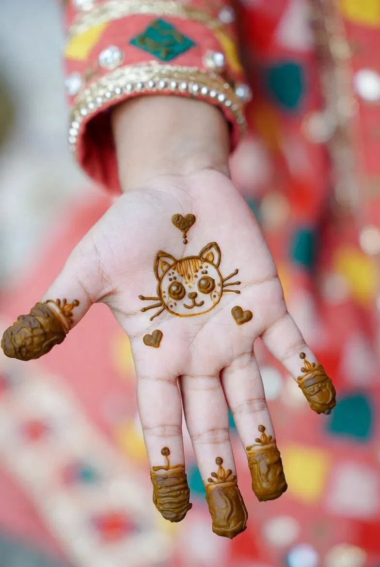 Simple Foot Mehndi Design with Gol Tikki and Hearts