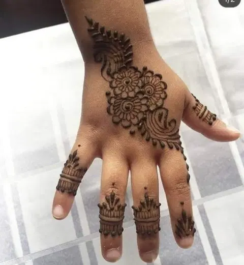 simple back hand mehndi design