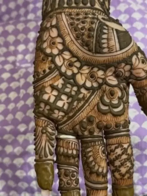 full hand mehndi design