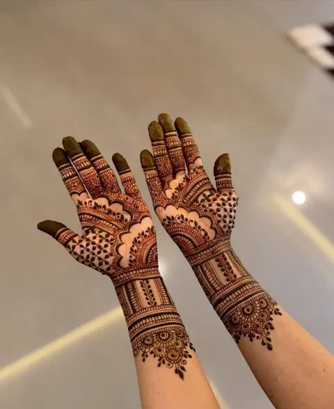 indian simple front hand mehndi design