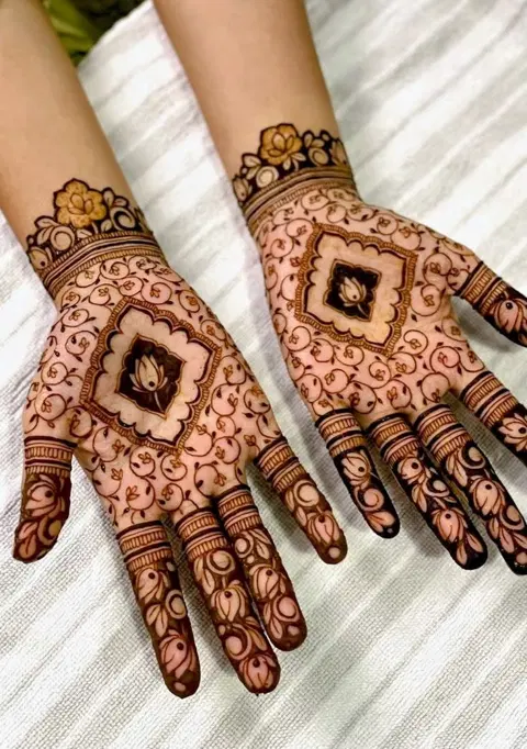 aesthetic bridal finger mehndi design