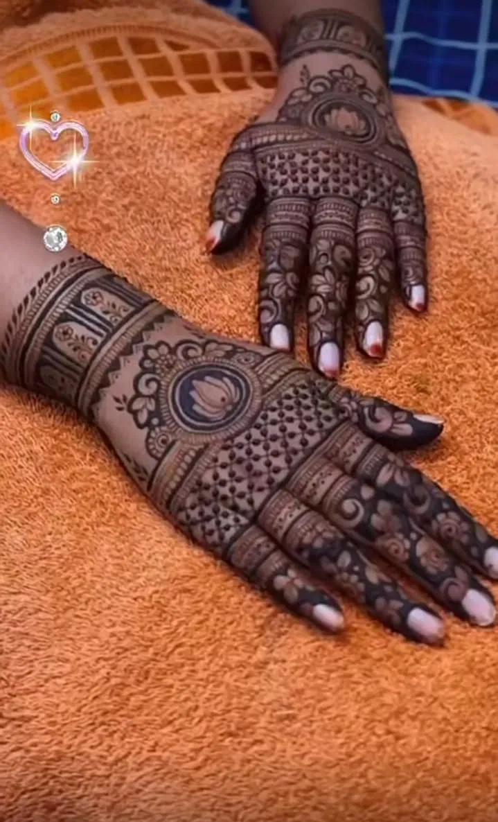 Bridal Indian Arm Mehndi Design with Gol Tikki for Engagement (2)