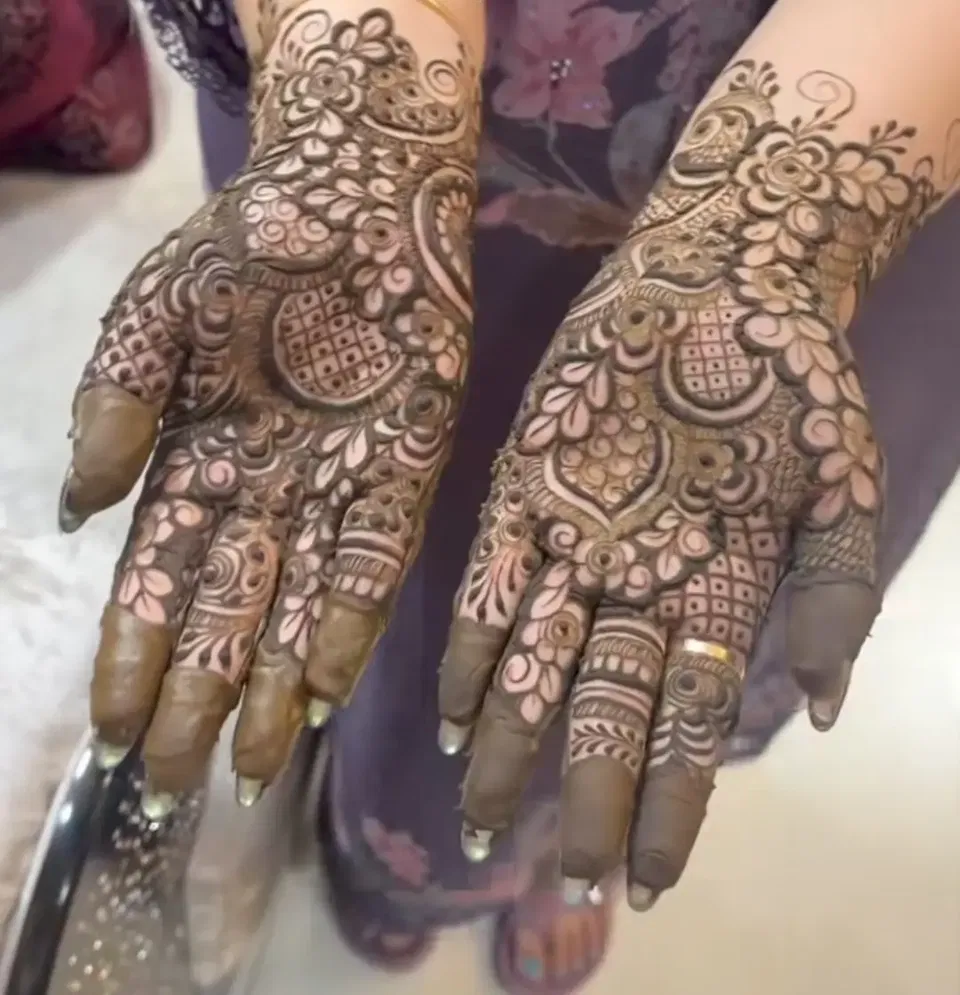 Back Hand Mehndi Design (2)